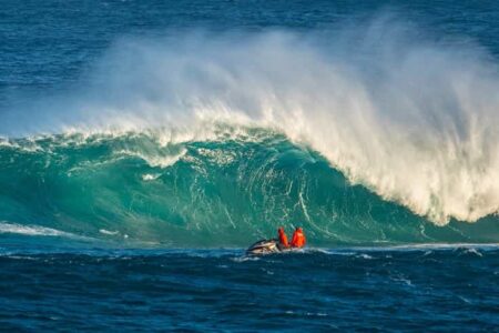 Surfing in The Box, Australia