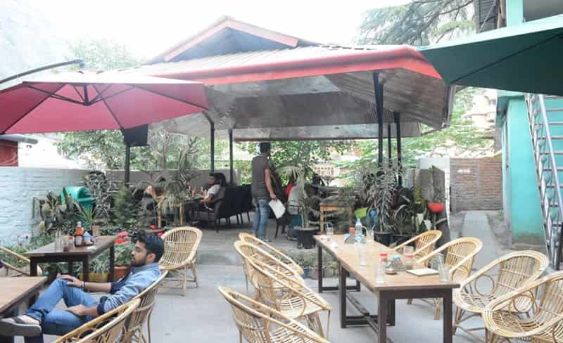 German Bakery Moon Dance Cafe, Kasol